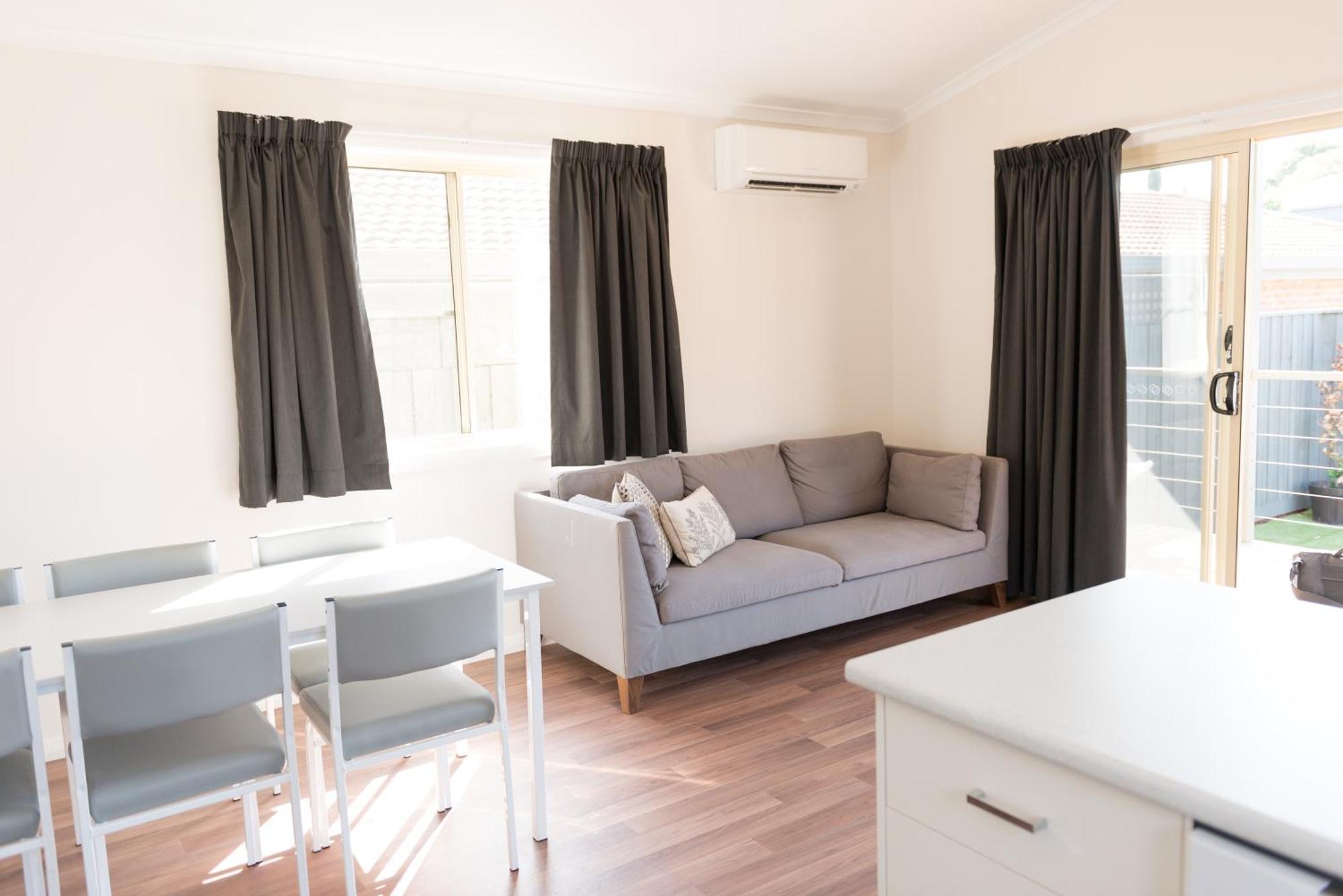 Three-Bedroom Villa,825806282:JPEG